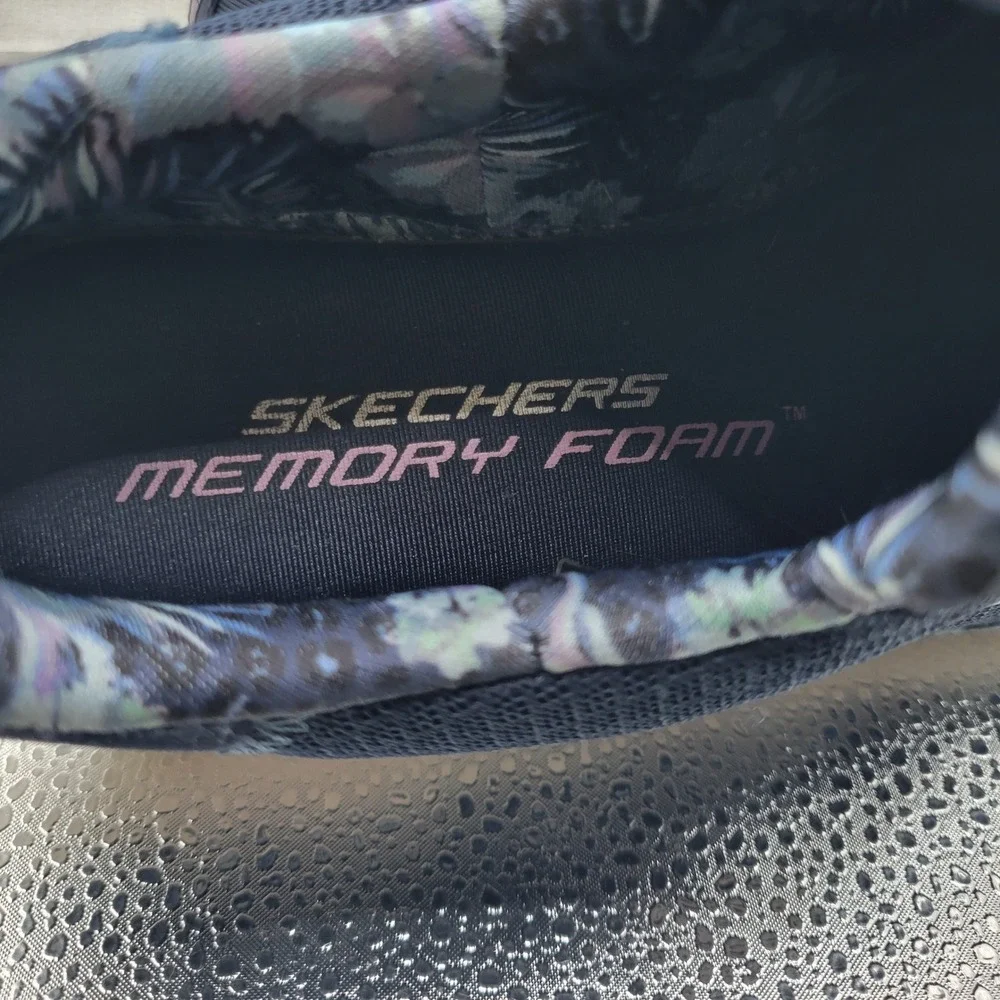 Skechers Womens Summits Size 7 Navy Blue Floral Trim Sneakers Memory Foam